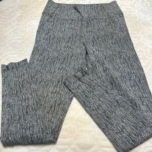 Women’ black and white herringbone Athleta zip ankle leggings